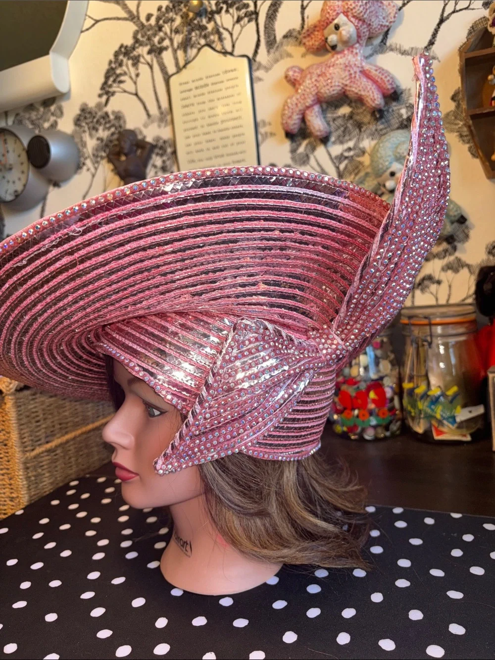 EUC VINTAGE Jack McConnell shiny pink Rhinestone elaborate church Derby hat.